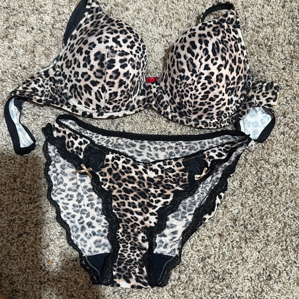 leopard print soma bra - 34D and panty (med)